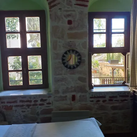Cunda Zehra Teyzenin Evi Ayvalı
