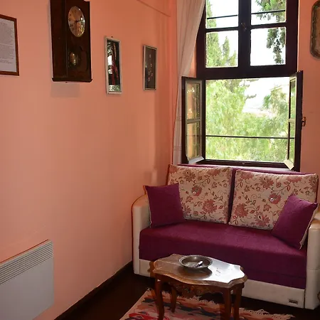 Cunda Zehra Teyzenin Evi Ayvalı