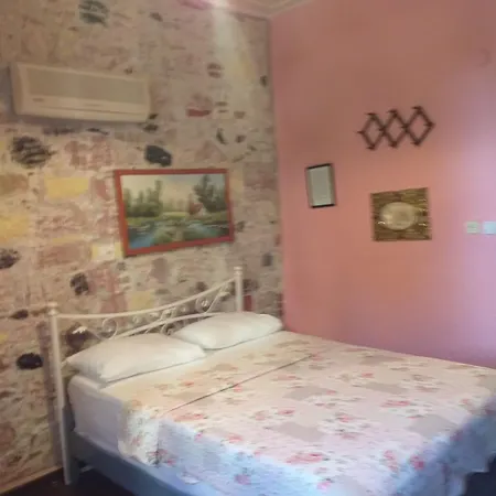 Cunda Zehra Teyzenin Evi Otel 2*