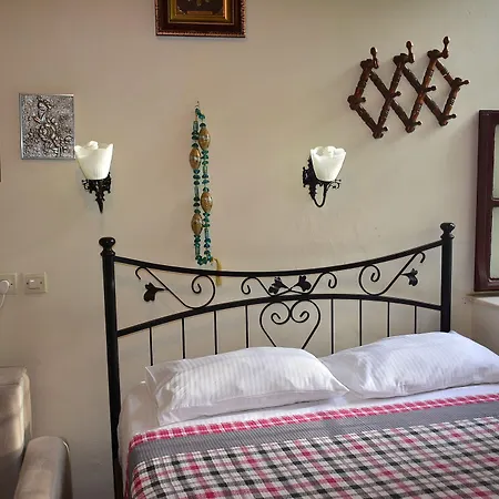 Cunda Zehra Teyzenin Evi Otel 2*