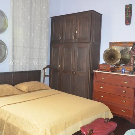 Cunda Zehra Teyzenin Evi Ayvalı